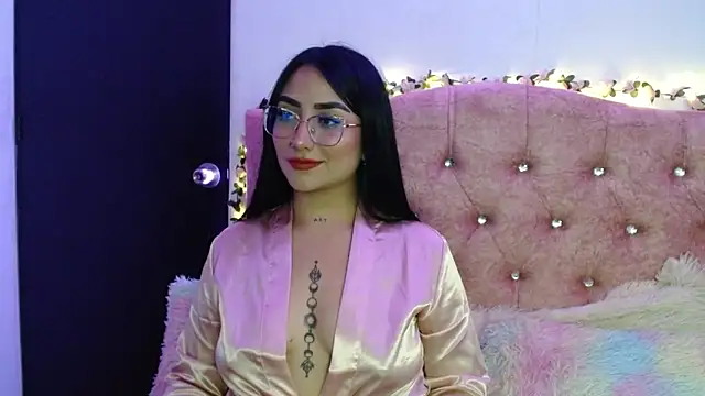 SeleneMore Adlı Modelin Canlı XXX Sohbeti