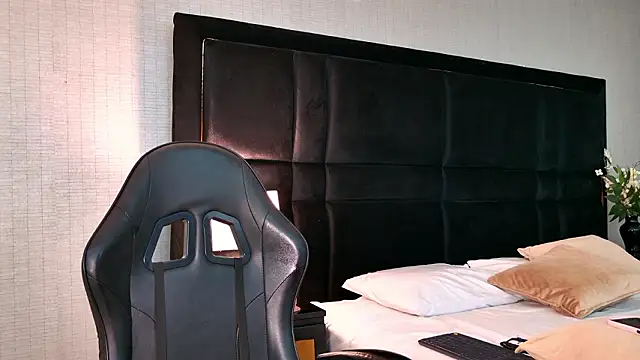 XXX chat uživo modela EllaEvanz