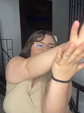 Kitty_Bms_ live XXX chat