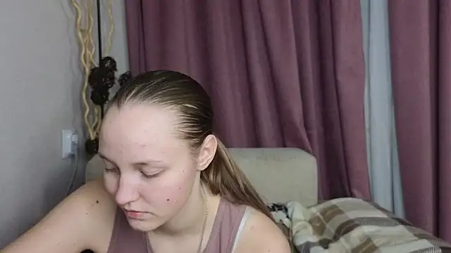 XXX chat uživo modela BibiStapler