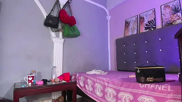 sexy-luna-star-ts' Live XXX Chat