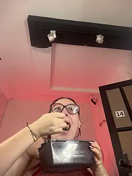 NiickyJones Adlı Modelin Canlı XXX Sohbeti