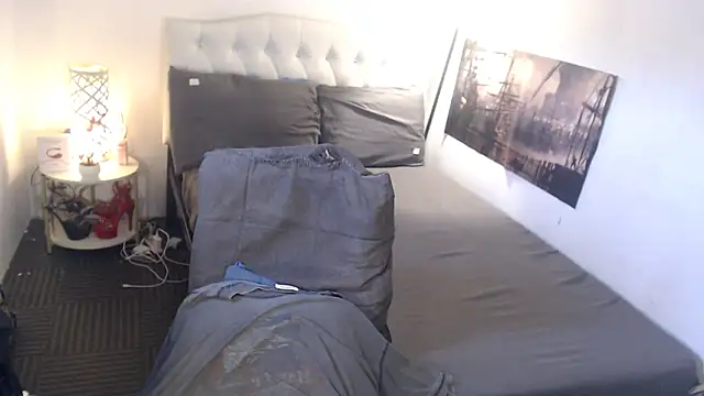 NinaDOM4CUM Show in webcam