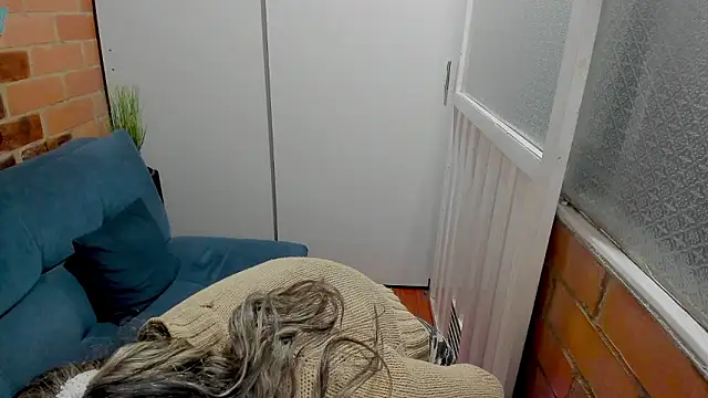 Penelope47 Adlı Modelin Canlı XXX Sohbeti