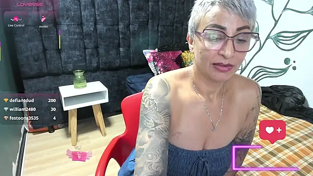 Chat +18 de Charlotte__Gray ao vivo