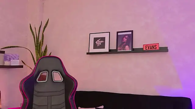 EmmyEvans1 Live XXX-Chat