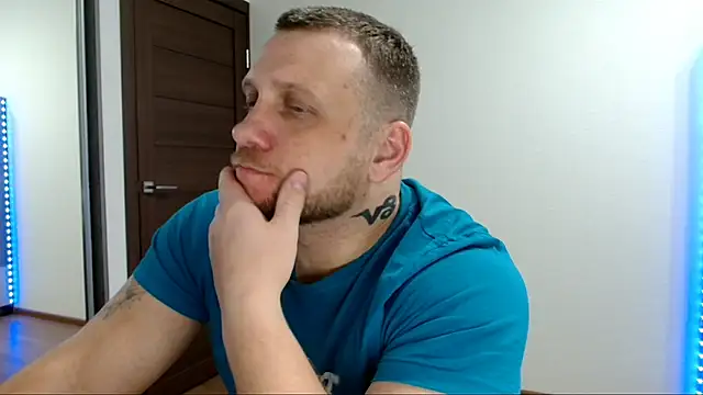 XXX chat uživo modela B-L-O-N-D