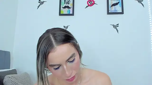 im_sarah34 élő XXX-chatje