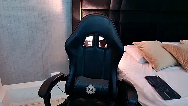 دردشة EllaEvanz الجنسية المباشرة