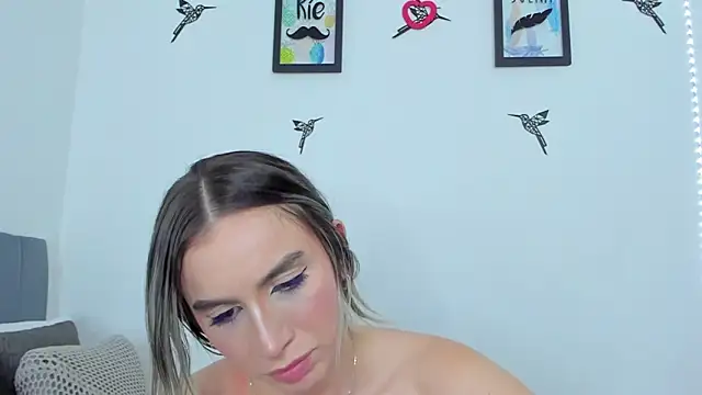 im_sarah34's Live XXX Chat