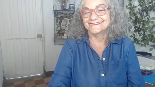 Pokazy przed kamerką – FunnyGrandma