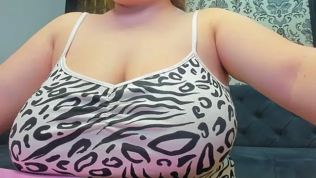 Chat XXX ao vivo de LissaBigTitts