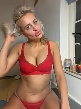 AliceDx: διαδικτυακό σόου στην κάμερα