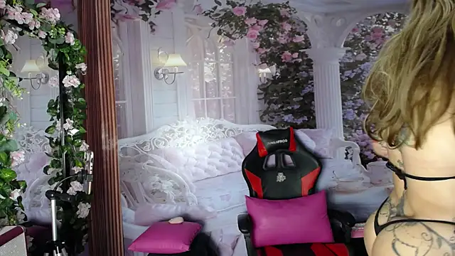 Layla-Wattson Chat XXX in diretta