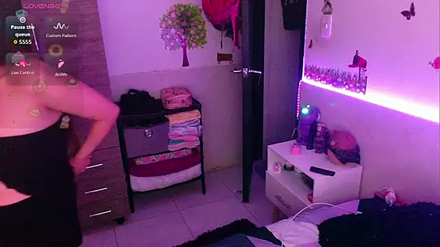 emily_cooper_t's Live XXX Chat