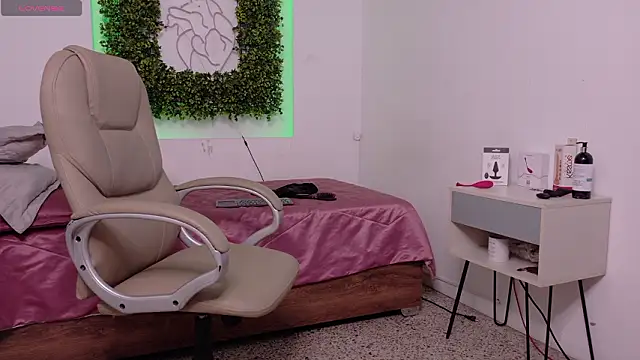 KaelSwitch Adlı Modelin Canlı XXX Sohbeti