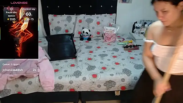 Chatroom XXX en direct de soniafuckboobs