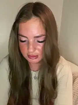 SexyWillowUk élő XXX-chatje