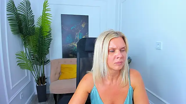 AgathaKlouin's Live XXX Chat