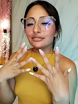 Nanda_Vixen Adlı Modelin Canlı XXX Sohbeti