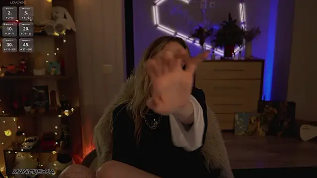 ManiFreyja's Live XXX Chat