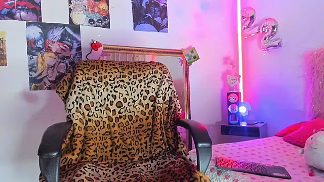 MiaTylorr élő XXX-chatje