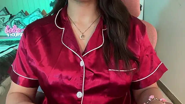 Laila_on_Fire's Live XXX Chat