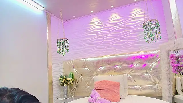 alanna_blaze Adlı Modelin Canlı XXX Sohbeti