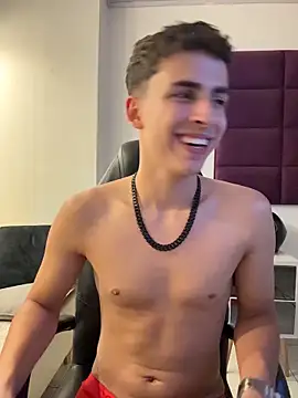 AdrianRinaldi's Live XXX Chat