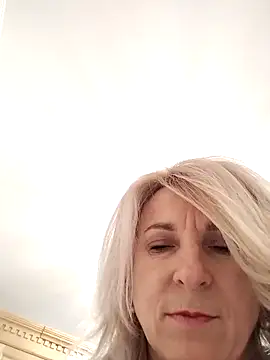 XXX chat uživo modela AhlyssaLove1155