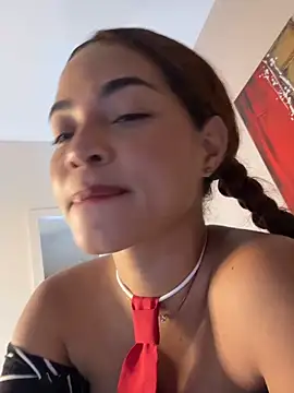 AkiraY10 élő XXX-chatje