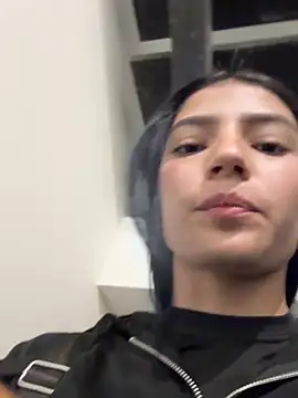 XXX chat uživo modela Ema_Rose_