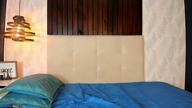 Ash_Russell Live XXX-Chat