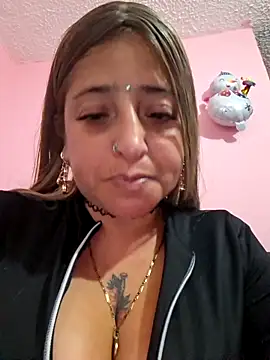 AlexadraJones3453 élő XXX-chatje