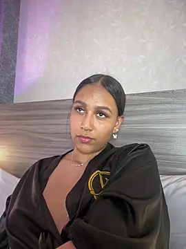 MiilaBlake: διαδικτυακό σόου στην κάμερα