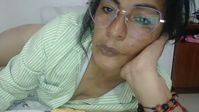 kateleyagrey's Live XXX Chat