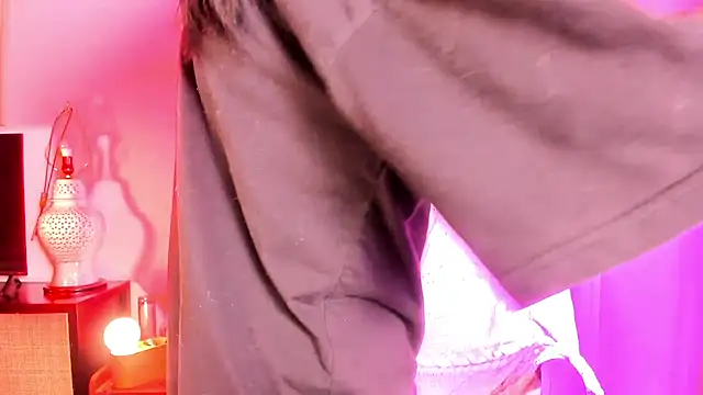 MelroseStrip Adlı Modelin Canlı XXX Sohbeti