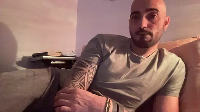 Chat +18 de alessandromori91 ao vivo