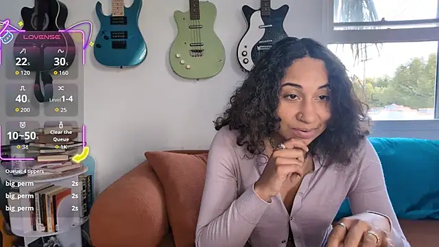 onlystrings Show in webcam