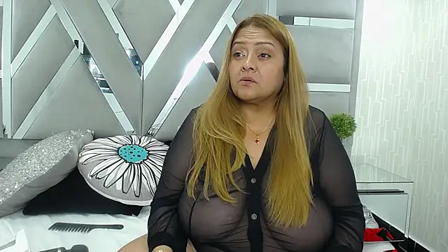 MonzerratBoyer Adlı Modelin Canlı XXX Sohbeti