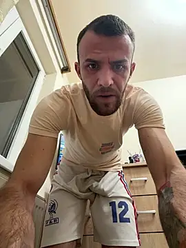 sexyman1936: διαδικτυακό σόου στην κάμερα