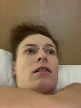 Chatroom XXX en direct de GoldenPussy1329