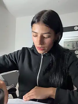 Czat XXX na żywo – Ema_Rose_