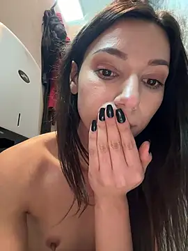 XXX chat uživo modela -_MiaQueen_-