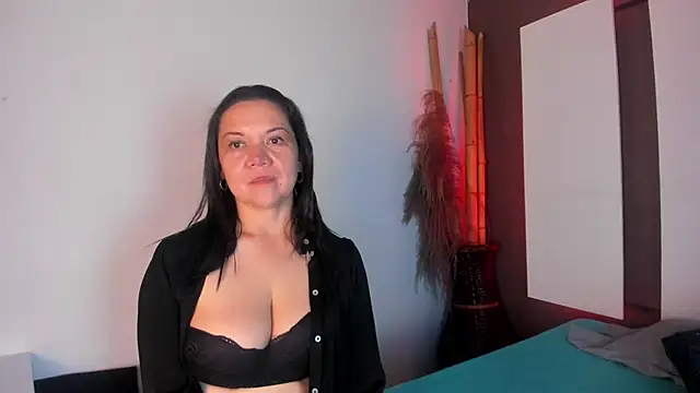 Mila_toro: онлайн-секс-чат