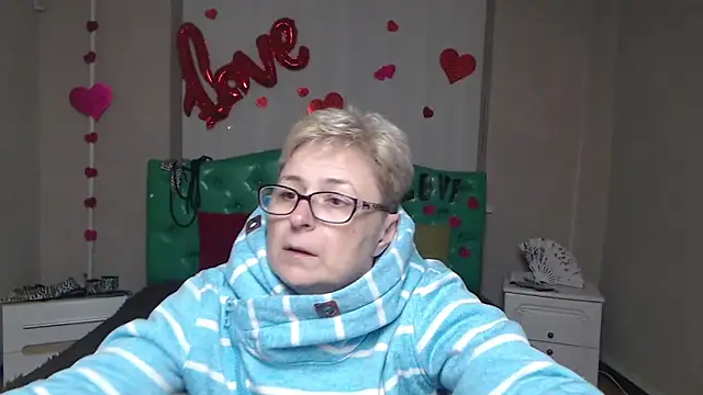 EmiliaGree Chat XXX live