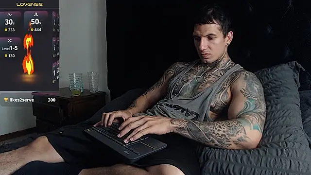 Shane_Clay 即時 XXX 聊天