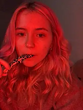 Blondie_Sofia_Essexbabe Adlı Modelin Canlı XXX Sohbeti