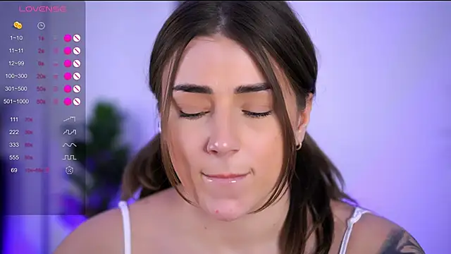 BabbyAisha Adlı Modelin Canlı XXX Sohbeti