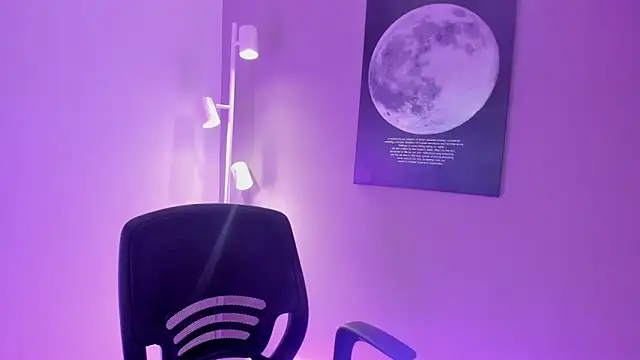 Chat +18 de Kylievega_ ao vivo